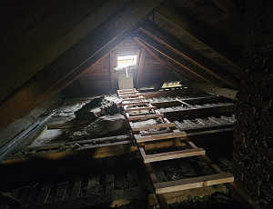 Zateplení stropu a půdní vestavby bytu pomocí foukané izolace